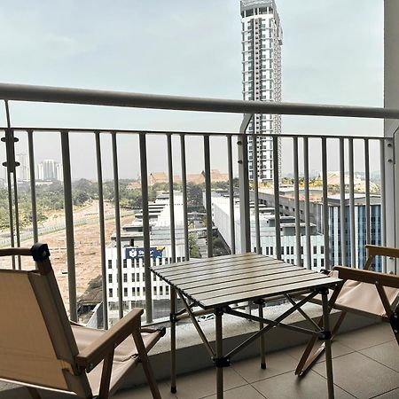 Teega Suites Puteriharbour By Wp Homestay Джохор Бахру Екстериор снимка