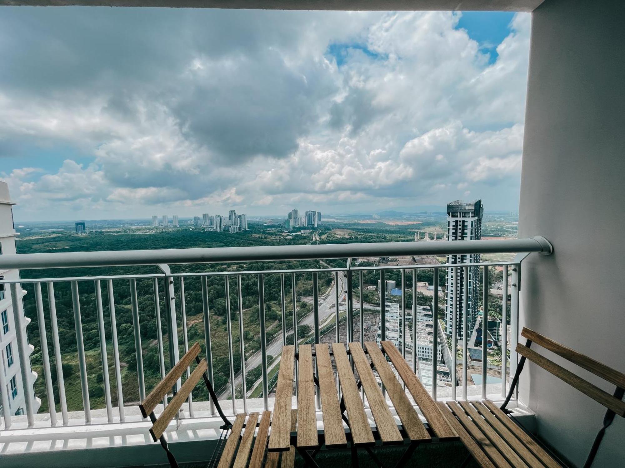 Teega Suites Puteriharbour By Wp Homestay Джохор Бахру Екстериор снимка