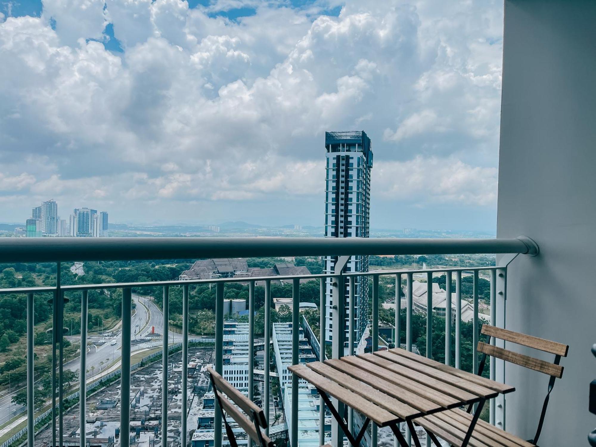 Teega Suites Puteriharbour By Wp Homestay Джохор Бахру Екстериор снимка