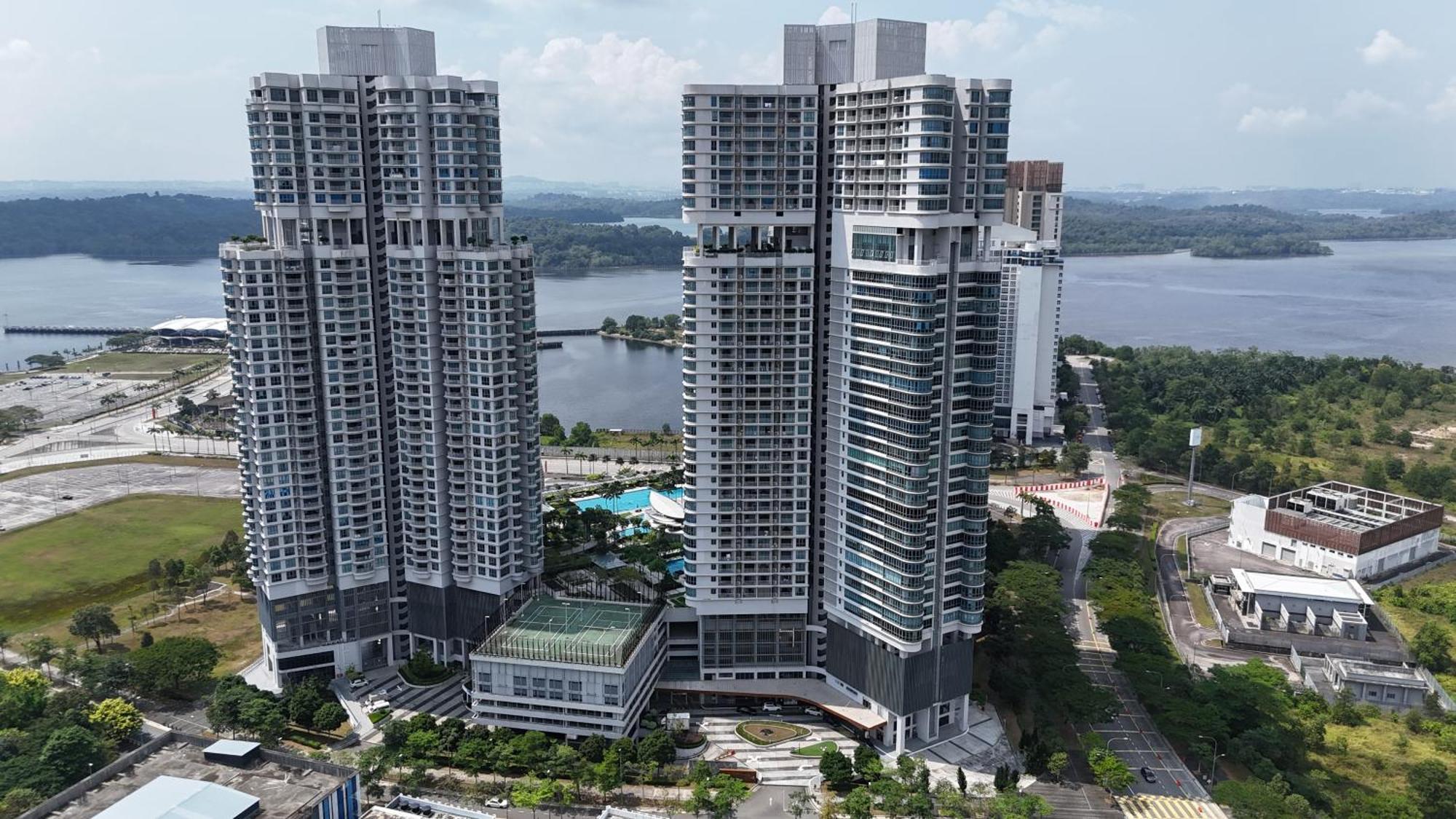Teega Suites Puteriharbour By Wp Homestay Джохор Бахру Екстериор снимка
