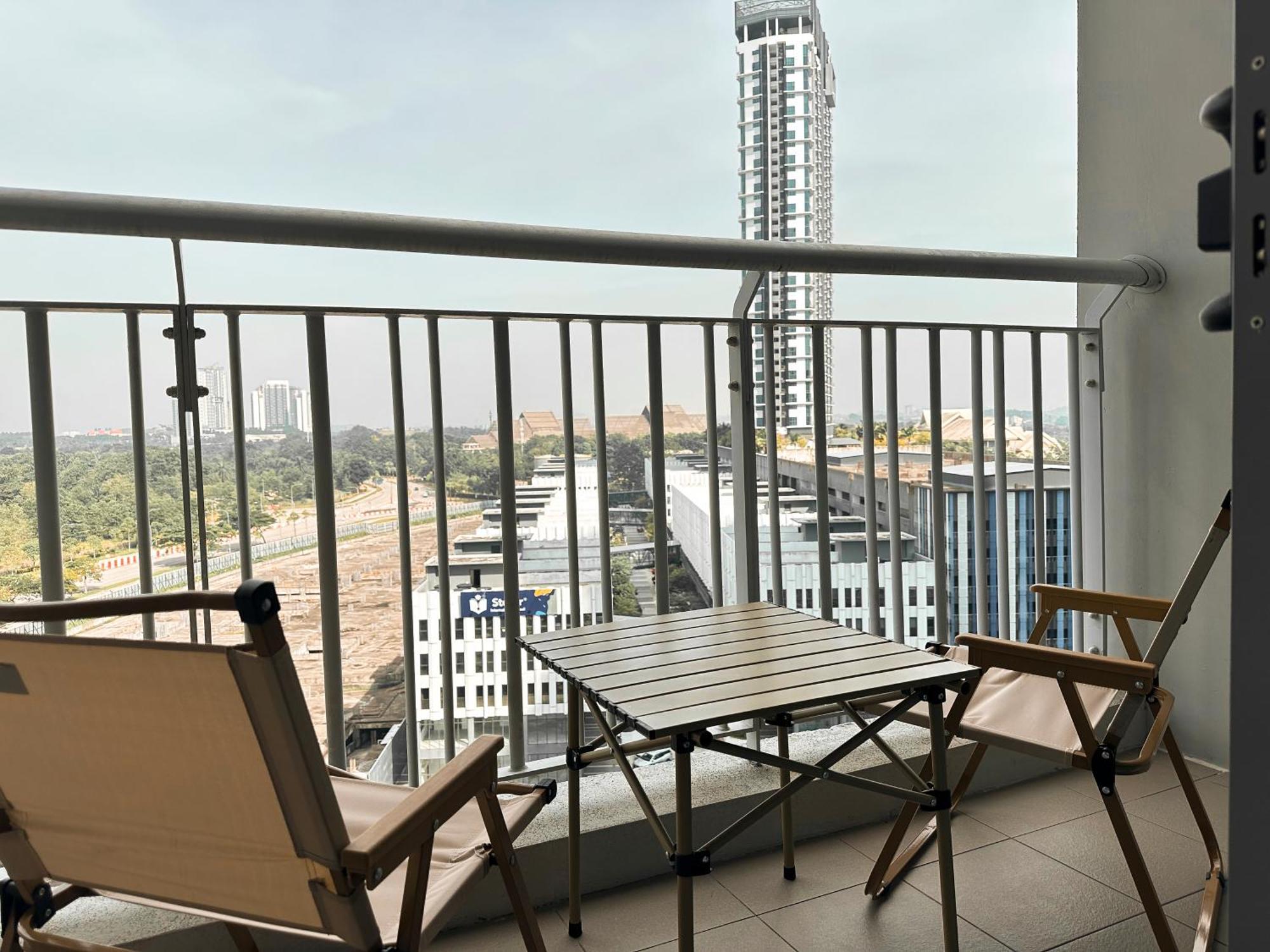 Teega Suites Puteriharbour By Wp Homestay Джохор Бахру Екстериор снимка